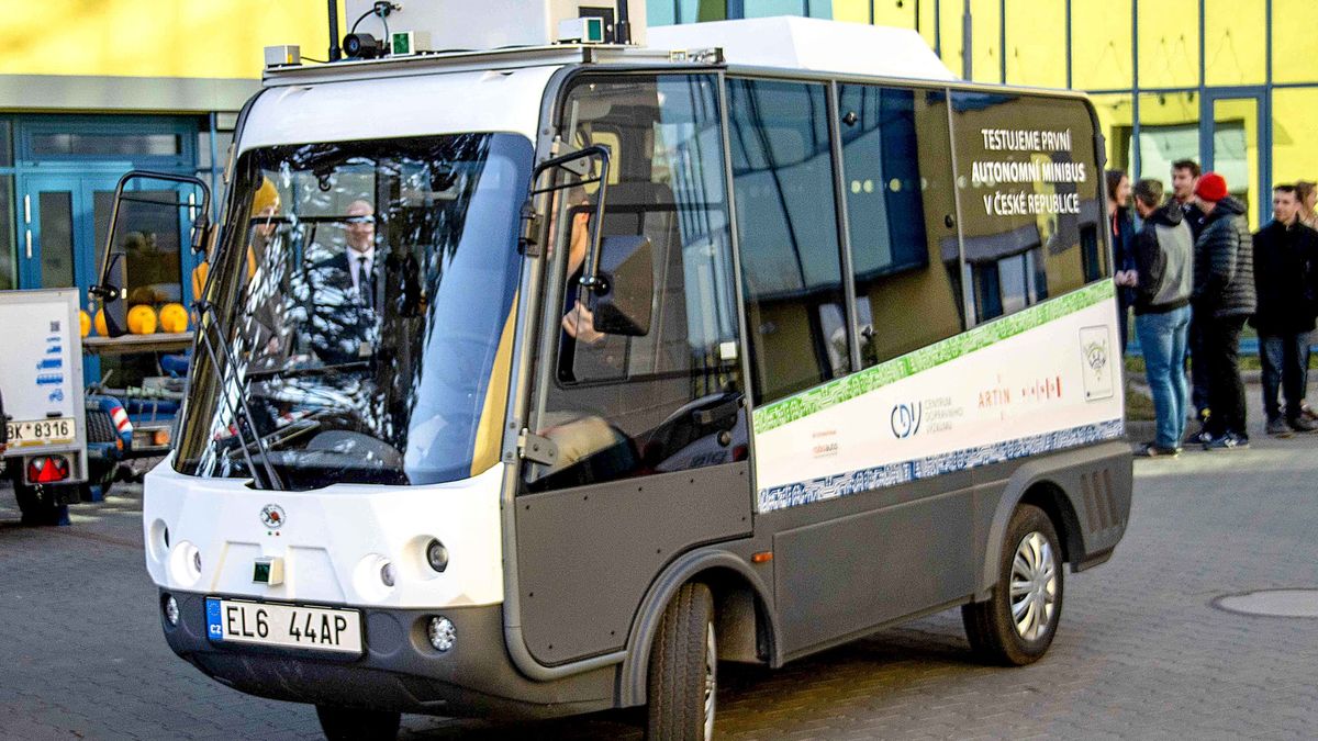 Na brněnském výstavišti vozí návštěvníky veletrhů minibus bez řidiče